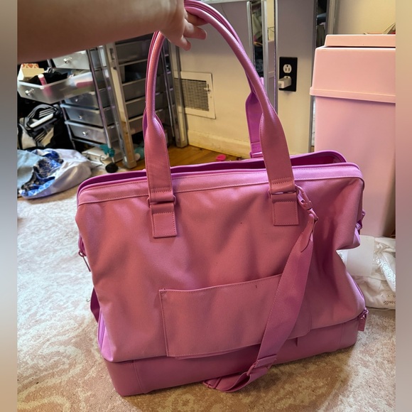 Berry Weekender - Picture 3 of 6